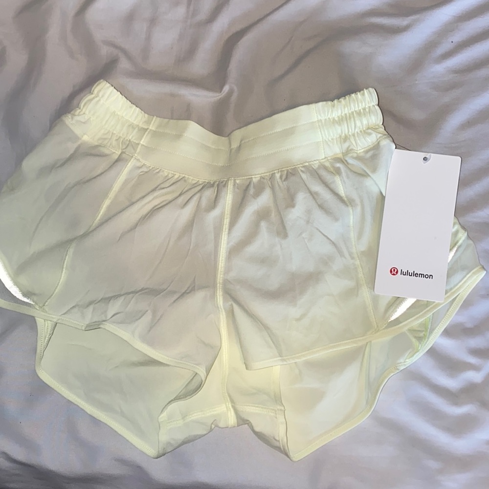 Lululemon 2.5” Hotty Hot